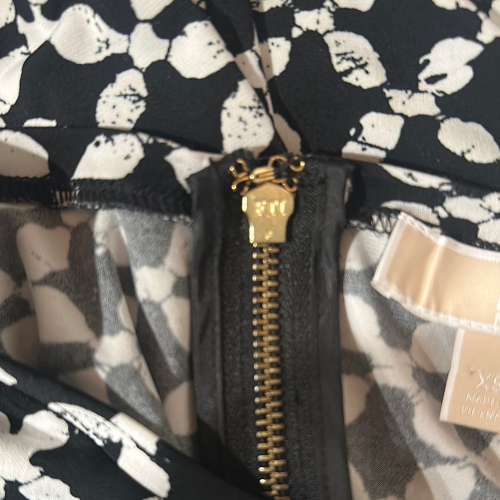 4/$16 Micheal Kors Elegant Black and White Patterned Stretchy Dress - Picture 8 of 9